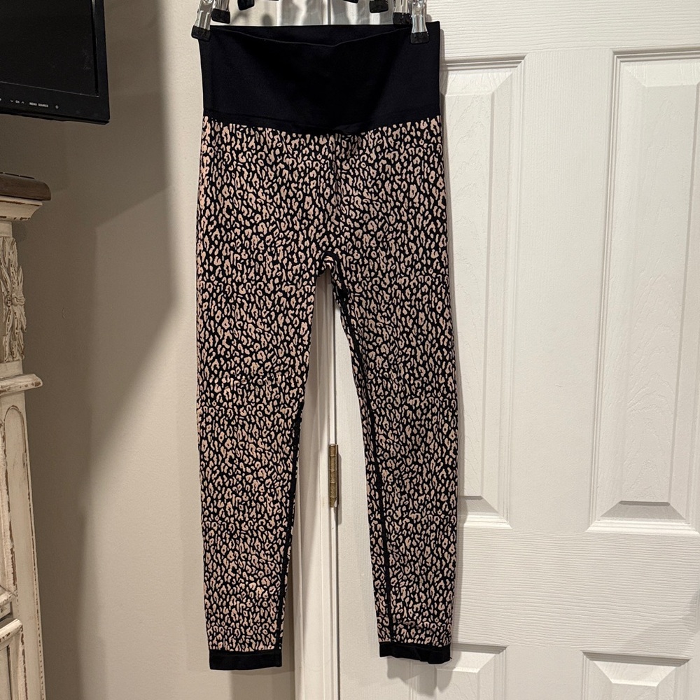Yelete Black and Cream Leopard Print Leggings